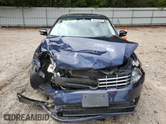 ✅ 2015 Volkswagen Passat SE • VIN: 1VWBV7A31FC030348 • Лот: 80493775. Опубликован ранее на Copart с пробегом 77 167 миль. Бесплатный доступ к архиву аукционных продаж из США и подробный отчёт об истории автомобиля на DreamBid. Изображение 5.