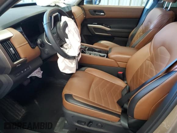 ✅ 2023 Nissan Pathfinder Platinum • VIN: 5N1DR3DK7PC224746 • Лот: 49242495. Опубликован ранее на Copart с пробегом 31 442 миль. Бесплатный доступ к архиву аукционных продаж из США и подробный отчёт об истории автомобиля на DreamBid. Изображение 7.