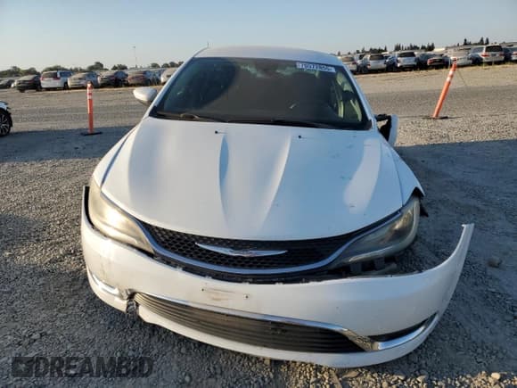 ✅ 2015 Chrysler 200 Limited • VIN: 1C3CCCAB3FN588711 • Lot: 70572855. Wystawiony na Copart z przebiegiem 189 117 mil. Bezpłatny archiwum sprzedaży aukcyjnych z USA i szczegółowy raport historii pojazdu na DreamBid. Zdjęcie 5.