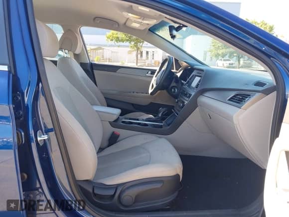 ✅ 2016 Hyundai Sonata SE • VIN: 5NPE24AF4GH395517 • Lot: 43496754. Wystawiony na IAAI z przebiegiem 89 963 mil mil. Skorzystaj z bezpłatnego archiwum sprzedaży aukcyjnych z USA i zobacz szczegółowy raport historii pojazdu na DreamBid. Zdjęcie 5.