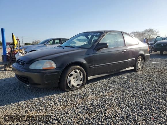 ✅ 1996 Honda Civic EX • VIN: 1HGEJ8240TL045820 • Lot: 52050915. Listed on Copart with 239,335 mi. Free auction sales archive from the USA and detailed vehicle history report at DreamBid. Image 1.