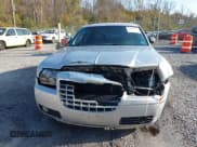 ✅ 2006 Chrysler 300 Touring • VIN: 2C3KA53G46H125636 • Лот: 43647697. Опубликован ранее на IAAI с пробегом 162 878 миль. Бесплатный доступ к архиву аукционных продаж из США и подробный отчёт об истории автомобиля на DreamBid. Изображение 6.