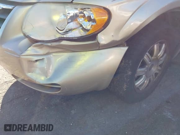 ✅ 2006 Chrysler Town & Country Touring • VIN: 2A4GP54L26R783679 • Lot: 43599692. Listed on IAAI with 87,285 mi. Free auction sales archive from the USA and detailed vehicle history report at DreamBid. Image 6.