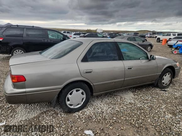 ✅ 2000 Toyota Camry LE • VIN: 4T1BG22K9YU001131 • Лот: 87430025. Опубликован ранее на Copart с пробегом 233 000 миль. Бесплатный доступ к архиву аукционных продаж из США и подробный отчёт об истории автомобиля на DreamBid. Изображение 3.