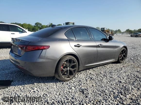 ✅ 2021 Alfa Romeo Giulia Ti • VIN: ZARFAMBN3M7649558 • Лот: 64022035. Опубликован ранее на Copart с пробегом 59 728 миль. Бесплатный доступ к архиву аукционных продаж из США и подробный отчёт об истории автомобиля на DreamBid. Изображение 3.