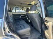 ✅ 2011 Toyota Land Cruiser • VIN: JTMHY7AJ7B5011336 • Lot: 43579395. Wystawiony na Copart z przebiegiem 184 681 mil. Bezpłatny archiwum sprzedaży aukcyjnych z USA i szczegółowy raport historii pojazdu na DreamBid. Zdjęcie 9.