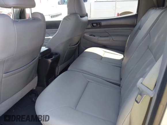 ✅ 2015 Toyota Tacoma PreRunner • VIN: 3TMKU4HN9FM045948 • Lot: 42575327. Listed on IAAI with 67,971 mi. Free auction sales archive from the USA and detailed vehicle history report at DreamBid. Image 8.