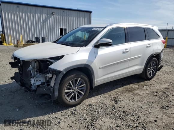 ✅ 2017 Toyota Highlander XLE • VIN: 5TDJZRFHXHS388827 • Lot: 60254015. Listed on Copart with 64,836 mi. Free auction sales archive from the USA and detailed vehicle history report at DreamBid. Image 1.