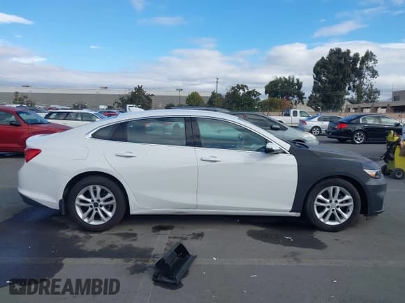 ✅ 2018 Chevrolet Malibu Hybrid • VIN: 1G1ZF5SU8JF140033 • Lot: 43673797. Listed on IAAI with 111,657 mi. Free auction sales archive from the USA and detailed vehicle history report at DreamBid. Image 14.