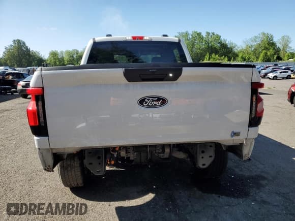 ✅ 2024 Ford F-150 Lightning XLT • VIN: 1FTVW3LK1RWG16240 • Lot: 58260435. Wystawiony na Copart z przebiegiem 8 233 mil. Bezpłatny archiwum sprzedaży aukcyjnych z USA i szczegółowy raport historii pojazdu na DreamBid. Zdjęcie 6.
