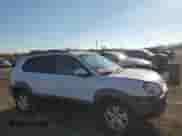 2008 Hyundai Tucson SE z VIN KM8JN12D78U860859, wystawiony jako Copart lot #78891214 z przebiegiem 183 324 mil mil oraz Szkoda całkowita • Salvage title. Historia ofert i sprzedaży dostępna na DreamBid. Obrazek 4.