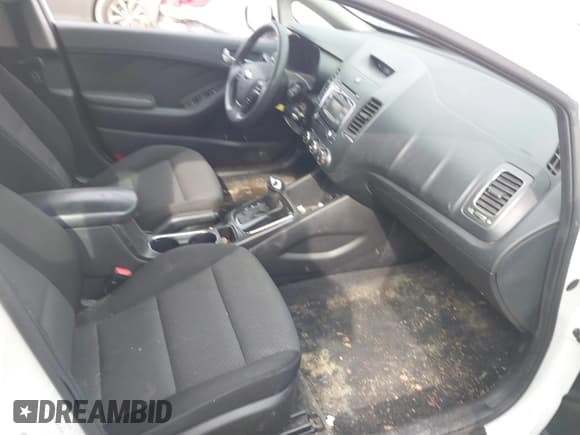 ✅ 2017 Kia Forte LX • VIN: 3KPFK4A76HE050850 • Lot: 43292998. Wystawiony na IAAI z przebiegiem 167 424 mil. Bezpłatny archiwum sprzedaży aukcyjnych z USA i szczegółowy raport historii pojazdu na DreamBid. Zdjęcie 5.