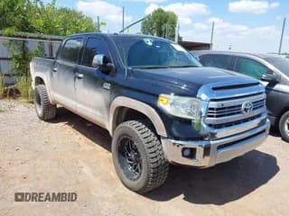 ✅ 2015 Toyota Tundra Platinum • VIN: 5TFAW5F1XFX439058 • Lot: 43067362. Wystawiony na IAAI z przebiegiem 160 102 mil. Bezpłatny archiwum sprzedaży aukcyjnych z USA i szczegółowy raport historii pojazdu na DreamBid. Zdjęcie 1.