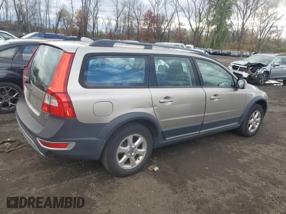 ✅ 2008 Volvo XC70 • VIN: YV4BZ982881030505 • Lot: 86496045. Listed on Copart with 174,415 mi. Free auction sales archive from the USA and detailed vehicle history report at DreamBid. Image 3.