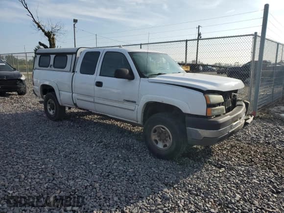 ✅ 2005 Chevrolet Silverado 2500HD LS • VIN: 1GCHK29U15E215511 • Lot: 71245895. Wystawiony na Copart z przebiegiem 319 517 mil. Bezpłatny archiwum sprzedaży aukcyjnych z USA i szczegółowy raport historii pojazdu na DreamBid. Zdjęcie 4.