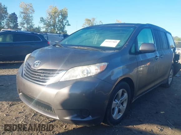 ✅ 2016 Toyota Sienna LE AAS • VIN: 5TDKK3DC3GS717170 • Лот: 43327309. Опубликован ранее на IAAI с пробегом 215 364 миль. Бесплатный доступ к архиву аукционных продаж из США и подробный отчёт об истории автомобиля на DreamBid. Изображение 17.
