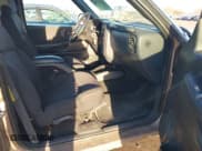 ✅ 2004 Chevrolet Blazer LS • VIN: 1GNDT13X74K143228 • Lot: 41761295. Wystawiony na IAAI z przebiegiem 149 003 mil. Bezpłatny archiwum sprzedaży aukcyjnych z USA i szczegółowy raport historii pojazdu na DreamBid. Zdjęcie 5.