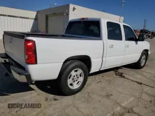✅ 2006 Chevrolet Silverado 1500 LT1 • VIN: 2GCEC13T761186450 • Lot: 69518144. Wystawiony na Copart z przebiegiem 128 398 mil mil. Skorzystaj z bezpłatnego archiwum sprzedaży aukcyjnych z USA i zobacz szczegółowy raport historii pojazdu na DreamBid. Zdjęcie 3.