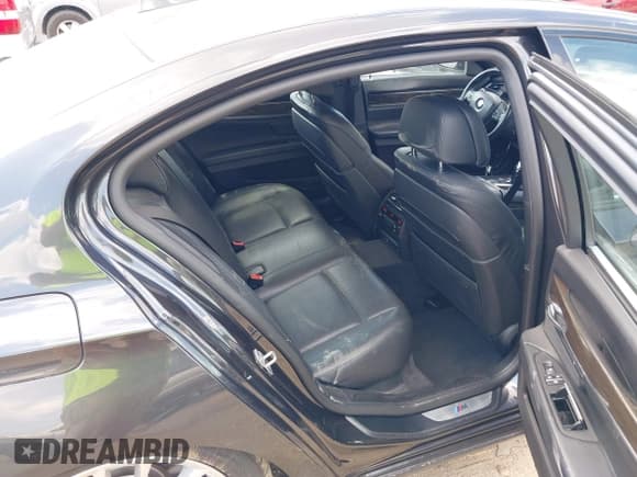 ✅ 2015 BMW 7 Series 750i • VIN: WBAYA8C56FGK19760 • Lot: 43349584. Wystawiony na IAAI z przebiegiem 169 085 mil. Bezpłatny archiwum sprzedaży aukcyjnych z USA i szczegółowy raport historii pojazdu na DreamBid. Zdjęcie 8.