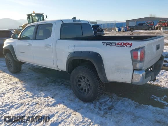 ✅ 2021 Toyota Tacoma SR5 • VIN: 3TMDZ5BN6MM105593 • Lot: 41424096. Wystawiony na IAAI z przebiegiem 39 215 mil. Bezpłatny archiwum sprzedaży aukcyjnych z USA i szczegółowy raport historii pojazdu na DreamBid. Zdjęcie 3.