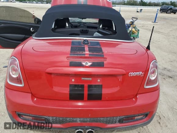 ✅ 2013 MINI Roadster S • VIN: WMWSY3C56DT593536 • Lot: 51081635. Wystawiony na Copart z przebiegiem 89 478 mil. Bezpłatny archiwum sprzedaży aukcyjnych z USA i szczegółowy raport historii pojazdu na DreamBid. Zdjęcie 10.