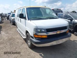 ✅ 2020 Chevrolet Express Cargo • VIN: 1GCWGAFG2L1182671 • Lot: 43111165. Wystawiony na IAAI z przebiegiem 151 139 mil. Bezpłatny archiwum sprzedaży aukcyjnych z USA i szczegółowy raport historii pojazdu na DreamBid. Zdjęcie 1.