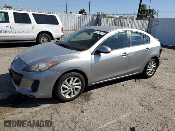 ✅ 2012 Mazda 3 i Touring • VIN: JM1BL1VGXC1506218 • Лот: 50589015. Опубликован ранее на Copart с пробегом 61 800 миль. Бесплатный доступ к архиву аукционных продаж из США и подробный отчёт об истории автомобиля на DreamBid. Изображение 1.