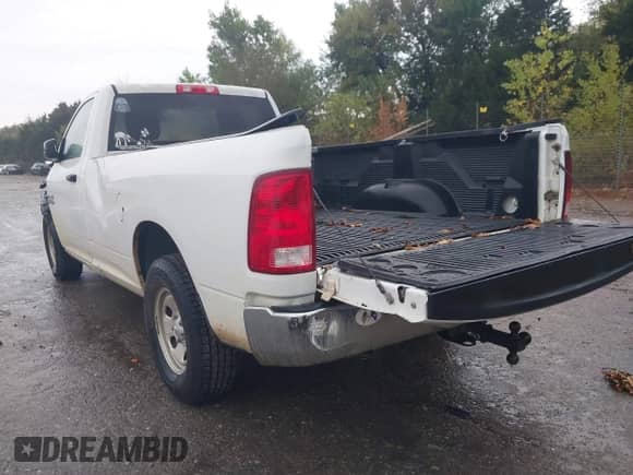 2016 Ram 1500 Tradesman z VIN 3C6JR6DT8GG257406, wystawiony jako IAAI lot #43430639 z przebiegiem 88 663 mil mil oraz . Historia ofert i sprzedaży dostępna na DreamBid. Obrazek 3.