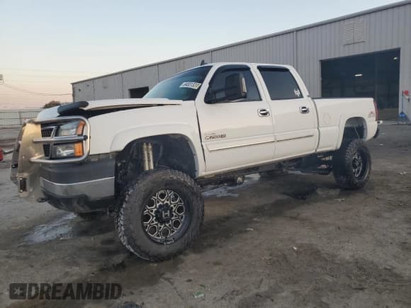 ✅ 2006 Chevrolet Silverado 2500HD LT3 • VIN: 1GCHK23D56F156919 • Lot: 84831324. Wystawiony na Copart z przebiegiem Nie podano. Bezpłatny archiwum sprzedaży aukcyjnych z USA i szczegółowy raport historii pojazdu na DreamBid. Zdjęcie 1.