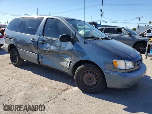 ✅ 2000 Toyota Sienna CE • VIN: 4T3ZF19C4YU238224 • Lot: 87040675. Listed on Copart with 317,740 mi. Free auction sales archive from the USA and detailed vehicle history report at DreamBid. Image 4.