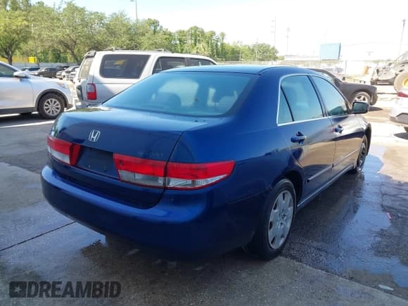 ✅ 2003 Honda Accord LX • VIN: 1HGCM66373A056992 • Lot: 42015579. Listed on IAAI with 202,840 mi. Free auction sales archive from the USA and detailed vehicle history report at DreamBid. Image 4.