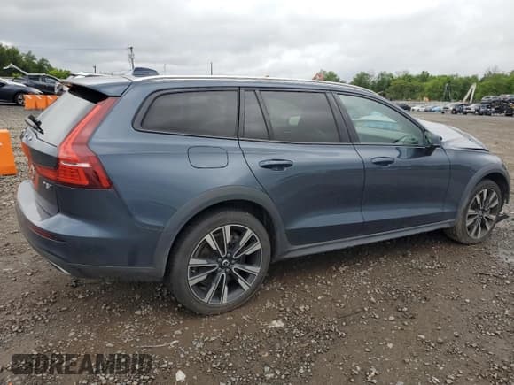 ✅ 2022 Volvo V60 • VIN: YV4102WK5N2093177 • Lot: 57644385. Wystawiony na Copart z przebiegiem 66 550 mil. Bezpłatny archiwum sprzedaży aukcyjnych z USA i szczegółowy raport historii pojazdu na DreamBid. Zdjęcie 3.