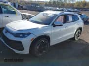 ✅ 2025 Volkswagen Tiguan SEL R-Line • VIN: 3VVLR7RM0SM033339 • Лот: 43539565. Опубликован ранее на IAAI с пробегом 1 001 миль. Бесплатный доступ к архиву аукционных продаж из США и подробный отчёт об истории автомобиля на DreamBid. Изображение 17.