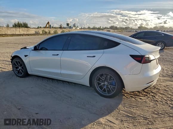 ✅ 2021 Tesla Model 3 Long Range • VIN: 5YJ3E1EB4MF027630 • Lot: 94515615. Wystawiony na Copart z przebiegiem 30 107 mil. Bezpłatny archiwum sprzedaży aukcyjnych z USA i szczegółowy raport historii pojazdu na DreamBid. Zdjęcie 2.