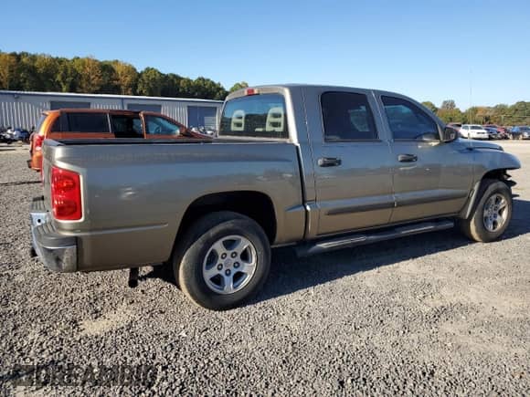 2006 Dodge Dakota SLT with VIN 1D7HE48K56S519839, listed as a Copart auction lot 77270724 with 202,320 mi miles and Salvage title. Bid and sale history available at DreamBid. Image 3.