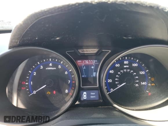 ✅ 2014 Hyundai Veloster Turbo • VIN: KMHTC6AE3EU191684 • Lot: 45010365. Wystawiony na Copart z przebiegiem 176 773 mil. Bezpłatny archiwum sprzedaży aukcyjnych z USA i szczegółowy raport historii pojazdu na DreamBid. Zdjęcie 9.