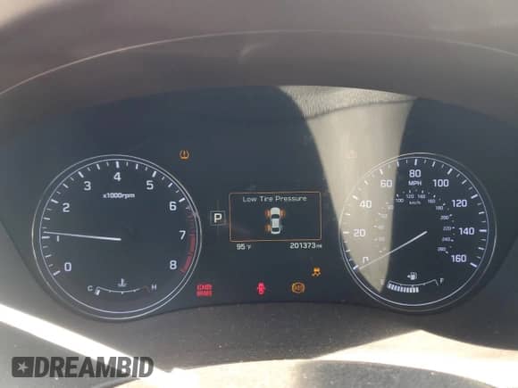 2015 Hyundai Genesis 3.8L with VIN KMHGN4JE6FU088714, listed as a Copart auction lot 82399455 with 201,373 mi miles and Salvage title. Bid and sale history available at DreamBid. Image 9.