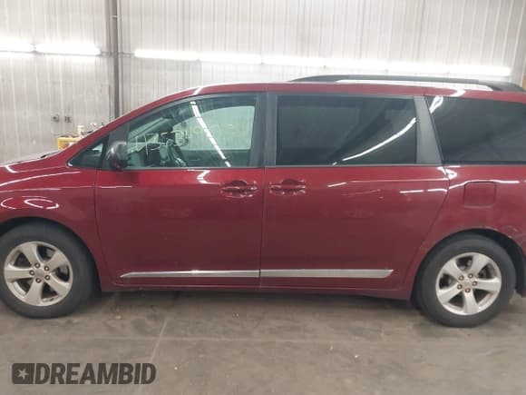✅ 2015 Toyota Sienna LE • VIN: 5TDKK3DC8FS552733 • Lot: 43534905. Listed on IAAI with 223,097 mi. Free auction sales archive from the USA and detailed vehicle history report at DreamBid. Image 15.