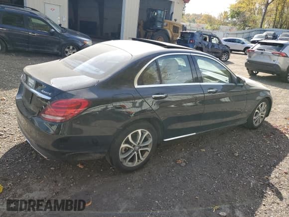 ✅ 2016 Mercedes-Benz C 300 • VIN: WDDWF4KB6GR150074 • Lot: 82326365. Wystawiony na Copart z przebiegiem 90 528 mil. Bezpłatny archiwum sprzedaży aukcyjnych z USA i szczegółowy raport historii pojazdu na DreamBid. Zdjęcie 3.