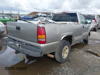 ✅ 2000 Chevrolet Silverado 2500 • VIN: 1GCFC24U1YZ258674 • Lot: 43364700. Wystawiony na IAAI z przebiegiem Nie podano. Bezpłatny archiwum sprzedaży aukcyjnych z USA i szczegółowy raport historii pojazdu na DreamBid. Zdjęcie 4.