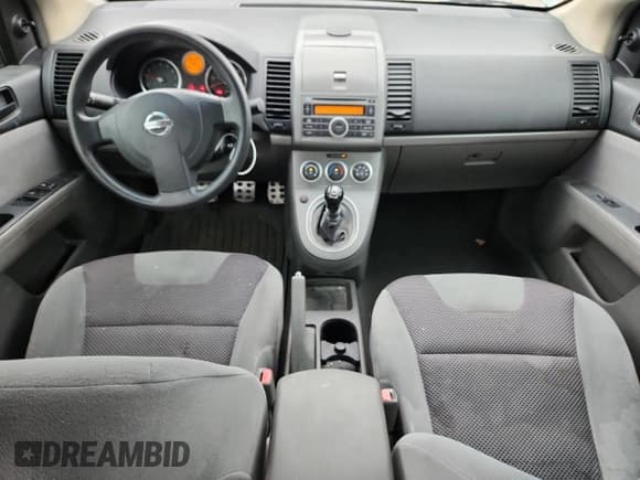 ✅ 2007 Nissan Sentra S • VIN: 3N1AB61EX7L672353 • Lot: 89865025. Wystawiony na Copart z przebiegiem 245 549 mil. Bezpłatny archiwum sprzedaży aukcyjnych z USA i szczegółowy raport historii pojazdu na DreamBid. Zdjęcie 8.