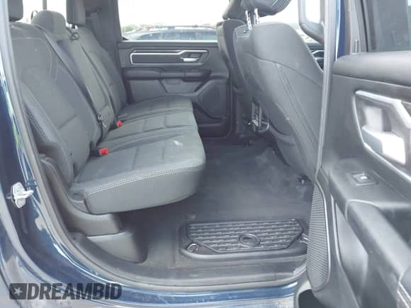 2020 Ram 1500 Big Horn z VIN 1C6SRFFTXLN108482, wystawiony jako IAAI lot #42850582 z przebiegiem 140 296 mil mil oraz . Historia ofert i sprzedaży dostępna na DreamBid. Obrazek 8.