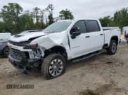 ✅ 2025 Chevrolet Silverado 2500HD Custom • VIN: 2GC4KME70S1141375 • Лот: 71691045. Опубликован ранее на Copart с пробегом 5 046 миль. Бесплатный доступ к архиву аукционных продаж из США и подробный отчёт об истории автомобиля на DreamBid. Изображение 1.