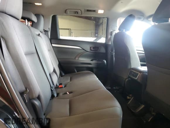 ✅ 2018 Toyota Highlander LE Plus • VIN: 5TDBZRFH5JS808973 • Lot: 84258645. Listed on Copart with 63,587 mi. Free auction sales archive from the USA and detailed vehicle history report at DreamBid. Image 11.