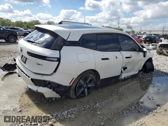 ✅ 2023 BMW iX xDrive50 • VIN: WB523CF06PCM80493 • Lot: 73968904. Wystawiony na Copart z przebiegiem 112 mil. Bezpłatny archiwum sprzedaży aukcyjnych z USA i szczegółowy raport historii pojazdu na DreamBid. Zdjęcie 3.