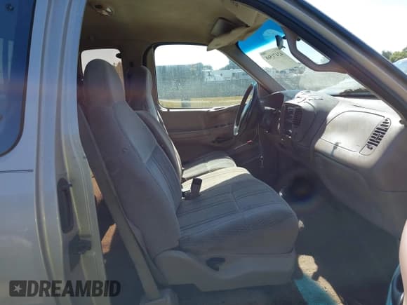 ✅ 1997 Ford F-150 XL • VIN: 1FTDX18W8VND37246 • Lot: 42471568. Listed on IAAI with 206,485 mi. Free auction sales archive from the USA and detailed vehicle history report at DreamBid. Image 5.