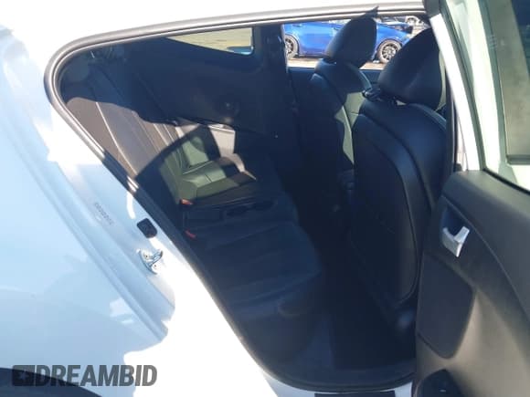 ✅ 2016 Hyundai Veloster Turbo Rally Edition • VIN: KMHTC6AE0GU292751 • Lot: 41338225. Wystawiony na IAAI z przebiegiem 61 688 mil. Bezpłatny archiwum sprzedaży aukcyjnych z USA i szczegółowy raport historii pojazdu na DreamBid. Zdjęcie 8.