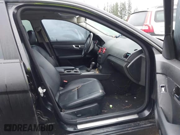 ✅ 2008 Mercedes-Benz C 300 Sport • VIN: WDDGF54X58F059853 • Lot: 43796579. Wystawiony na IAAI z przebiegiem 161 620 mil. Bezpłatny archiwum sprzedaży aukcyjnych z USA i szczegółowy raport historii pojazdu na DreamBid. Zdjęcie 5.