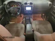 ✅ 2005 Chevrolet Colorado 1SE LS Z71 • VIN: 1GCDT136758209422 • Лот: 82656065. Опубликован ранее на Copart с пробегом 181 362 миль. Бесплатный доступ к архиву аукционных продаж из США и подробный отчёт об истории автомобиля на DreamBid. Изображение 8.