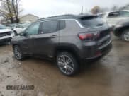 ✅ 2022 Jeep Compass (RED) Edition • VIN: 3C4NJDCB8NT188221 • Lot: 89811815. Wystawiony na Copart z przebiegiem 27 461 mil. Bezpłatny archiwum sprzedaży aukcyjnych z USA i szczegółowy raport historii pojazdu na DreamBid. Zdjęcie 2.